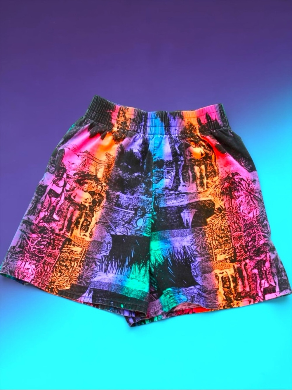 VINTAGE✨AMERICAN WEEKEND✨
Neon photo-collage print shorts